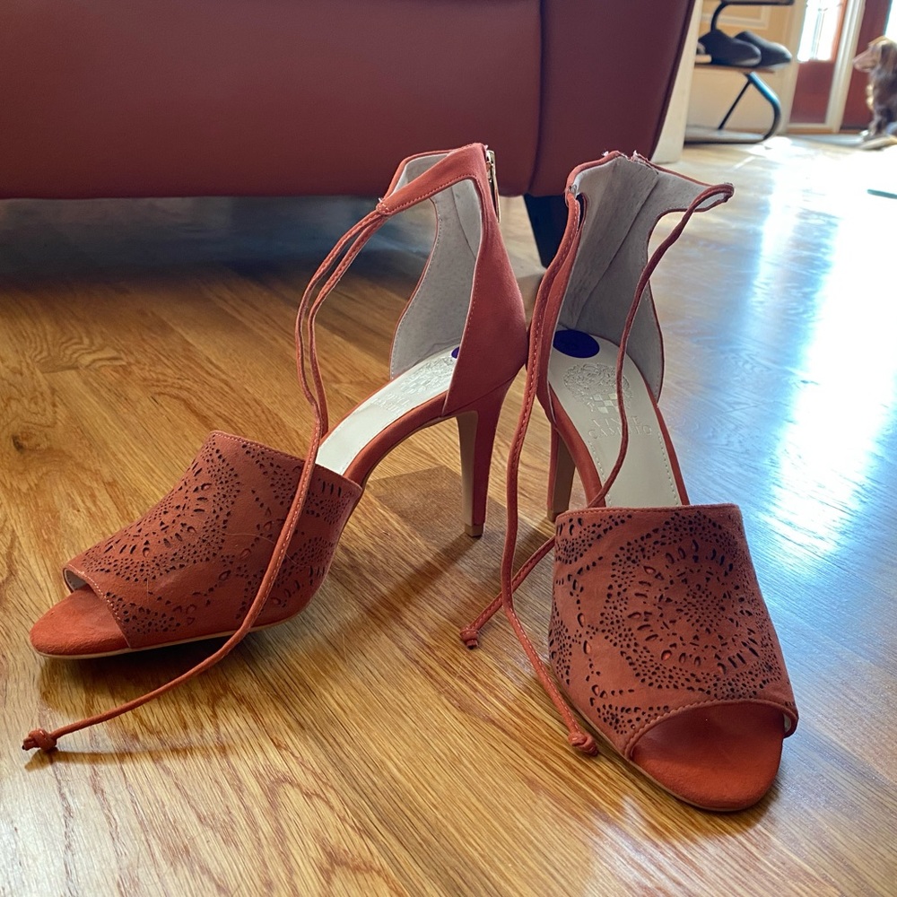NWT genuine leather suede heel stilettos - Picture 3 of 3